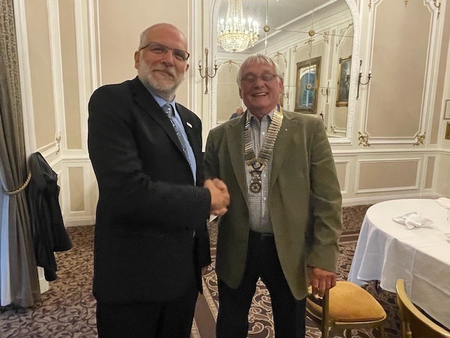 Outgoing President Graham Weighill hands over the Chain of Office to President Geoff Woodhead 